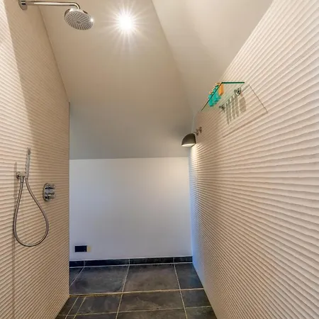 Vila Buytenplaats 193 *