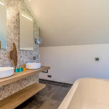 Vila Buytenplaats 193 *